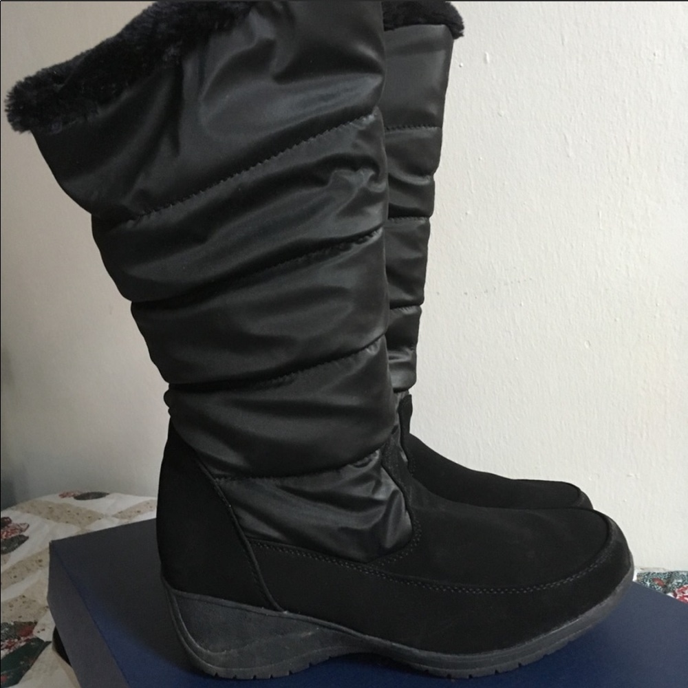 New G. H. Bass Rain/Snow Boots 10